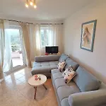 Lovely Branko With Balcony And Parking Apartman