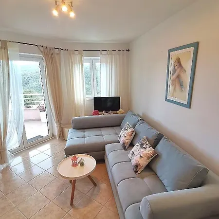 Lovely Branko With Balcony And Parking Апартаменты