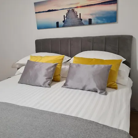 Lovely Branko With Balcony And Parking شقة