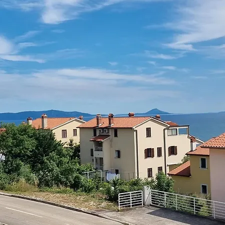 Lovely Branko With Balcony And Parking شقة *