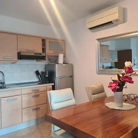 Lovely Branko With Balcony And Parking * 拉巴克