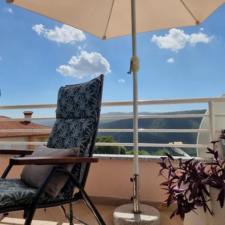 Lovely Branko With Balcony And Parking غاباس